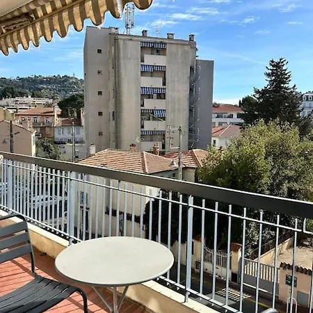 A 2 Pas Du Centre De Apartment *