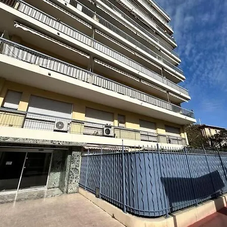 A 2 Pas Du Centre De * Cannes